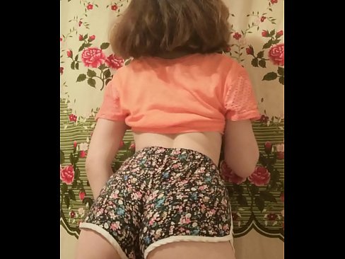 ❤️ Тачаангуй залуу бяцхан хүүхэн камер дээр шорт тайлж байна Порно манайд ️❤